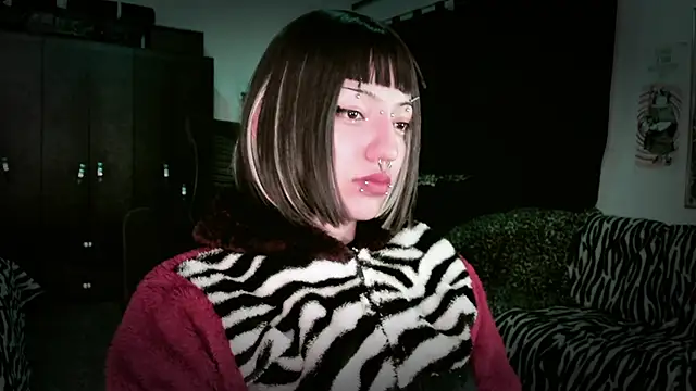 Snapshot of roxy_toxic chatting on 05-21-26, 12:41 roxy toxic online show from 05-21-26, 12:41