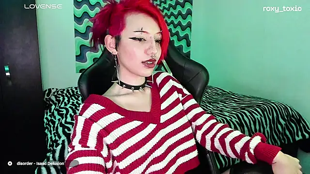 Snapshot of roxy_toxic chatting on 03-05-25, 03:18 roxy toxic online show from 03-05-25, 03:18