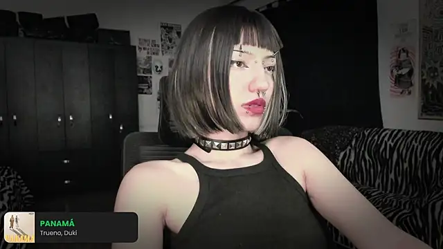 Snapshot of roxy_toxic chatting on 06-04-26, 10:58 roxy toxic online show from 06-04-26, 10:58
