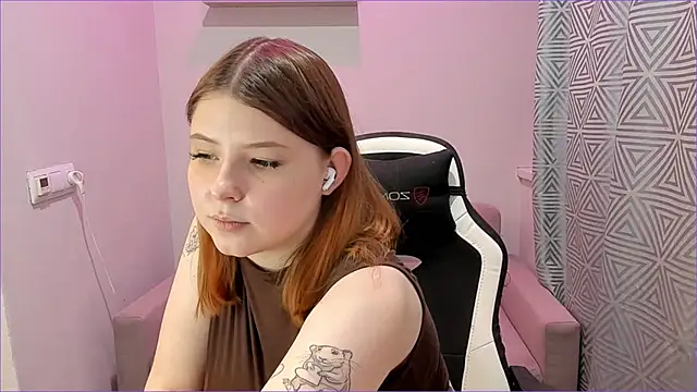 sophie mooreee online show from 11-19-25, 06:19