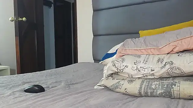 Snapshot of Ireth_7 chatting on 03-15-25, 06:43 Ireth 7 online show from 03-15-25, 06:43