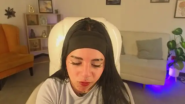 Nicole Foxx  online show from 11-12-25, 07:51