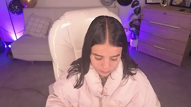 Nicole Foxx  online show from 04-19-26, 05:36
