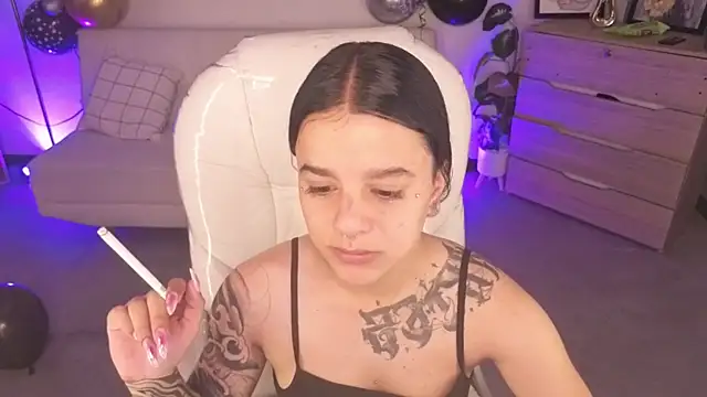 Nicole Foxx  online show from 04-20-26, 06:31