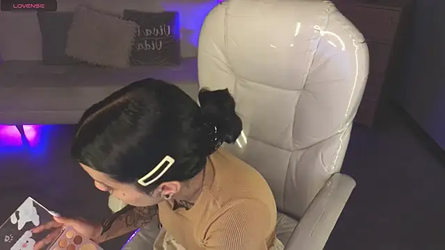 Nicole Foxx  online show from 02-13-26, 08:42