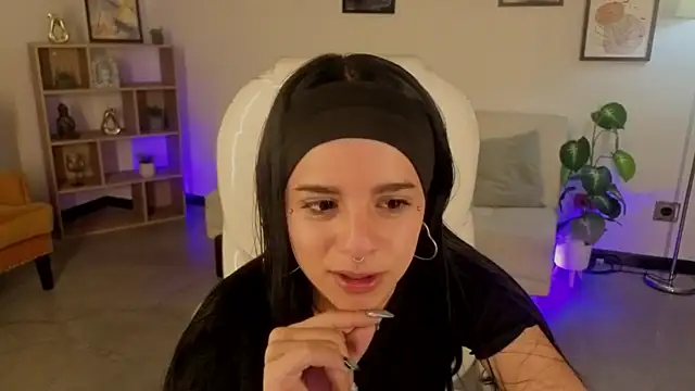 Nicole Foxx  online show from 11-14-25, 07:28