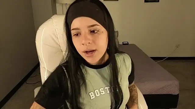 Nicole Foxx  online show from 10-06-25, 07:25