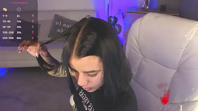 Nicole Foxx  online show from 01-31-26, 08:18