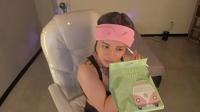 Nicole Foxx  online show from 09-26-25, 07:54