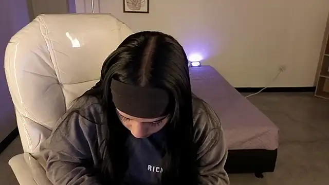 Nicole Foxx  online show from 10-07-25, 06:42