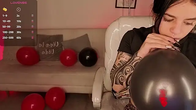 Nicole Foxx  online show from 03-27-26, 08:10