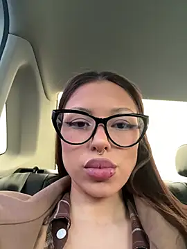 Leilabrkln online show from 04-19-26, 07:42