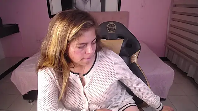 Kitten Cam online show from 12-01-25, 09:04