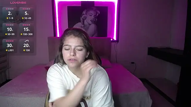 Kitten Cam online show from 11-14-25, 06:00