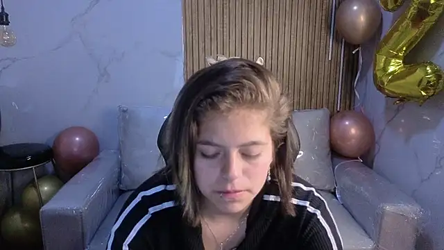 Snapshot of Kitten_Cam chatting on 07-17-26, 03:04 Kitten Cam online show from 07-17-26, 03:04