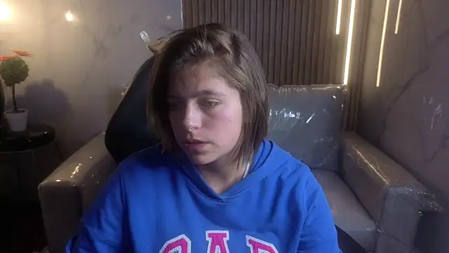 Kitten Cam online show from 05-10-26, 04:27