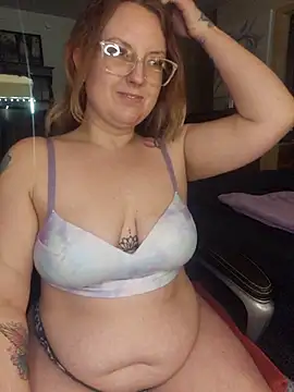Snapshot of TattedMamaXOXO chatting on 02-20-25, 04:25 TattedMamaXOXO online show from 02-20-25, 04:25