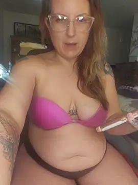 Snapshot of TattedMamaXOXO chatting on 02-25-25, 03:53 TattedMamaXOXO online show from 02-25-25, 03:53
