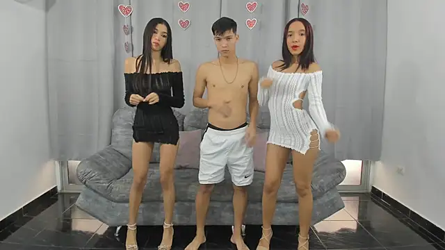 Snapshot of hotlittleones18 chatting on 02-23-25, 02:35 hotlittleones18 online show from 02-23-25, 02:35