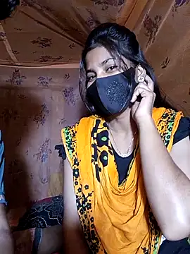 Snapshot of Hot_couple_1 chatting on 02-15-26, 04:28 Hot couple 1 online show from 02-15-26, 04:28