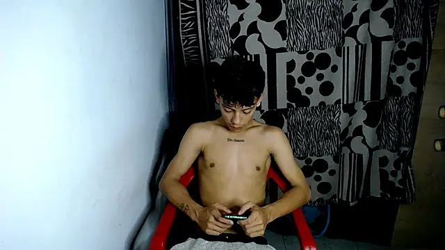 Snapshot of Maicol_Garcia chatting on 01-26-25, 05:02 Maicol Garcia online show from 01-26-25, 05:02