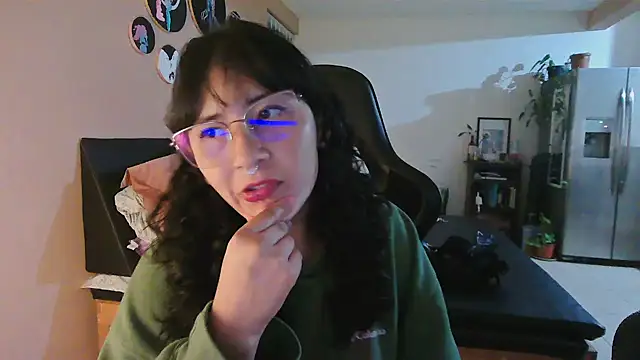 Snapshot of GinnyDelice chatting on 10-09-25, 12:44 GinnyDelice online show from 10-09-25, 12:44