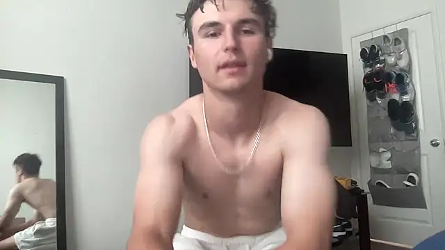 Snapshot of ryan_28747 chatting on 06-11-26, 11:24 ryan 28747 online show from 06-11-26, 11:24