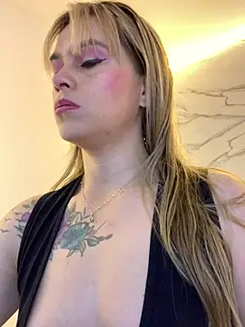 Snapshot of RayaCarr_ chatting on 06-30-26, 01:11 RayaCarr online show from 06-30-26, 01:11