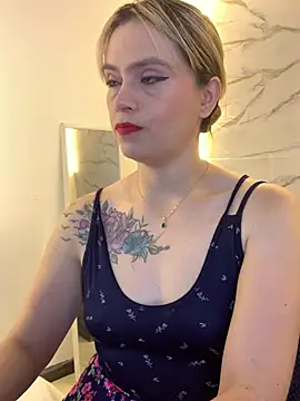 Snapshot of RayaCarr_ chatting on 06-27-26, 01:17 RayaCarr online show from 06-27-26, 01:17