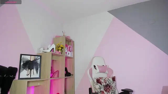 RayaCarr  online show from 11-11-25, 01:50