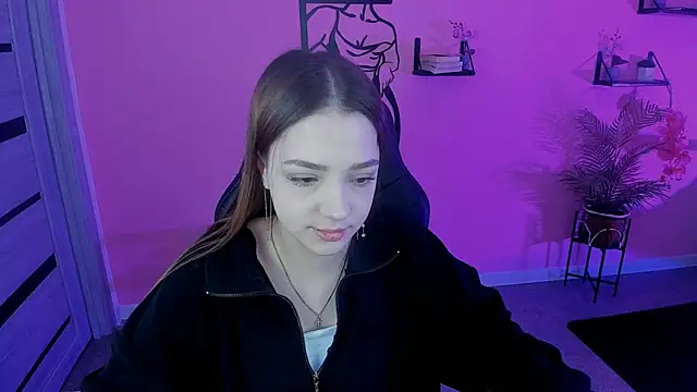 PamBeesly online show from 03-22-25, 08:29