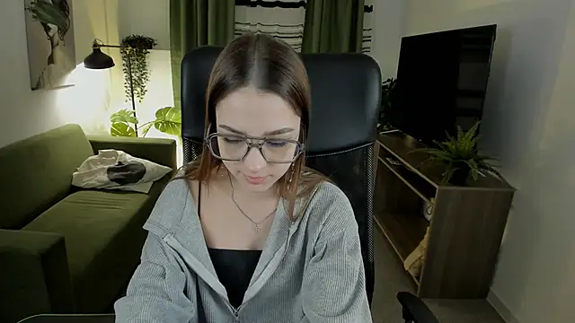 PamBeesly online show from 03-19-25, 02:35