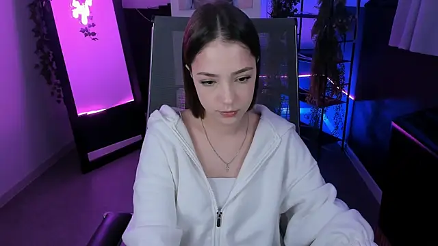 PamBeesly online show from 10-21-25, 06:35