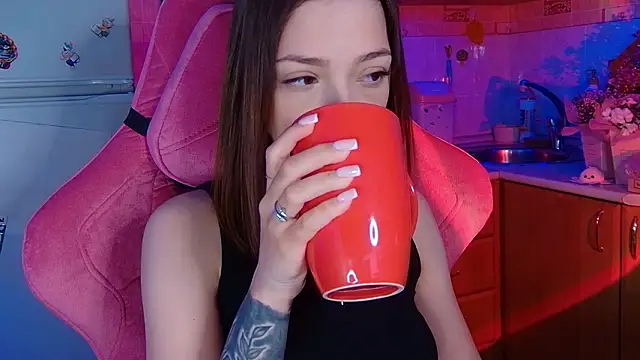 Snapshot of PamBeesly chatting on 03-16-26, 02:32 PamBeesly online show from 03-16-26, 02:32