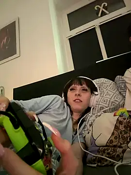 Ciara2004 online show from 12-13-25, 08:04