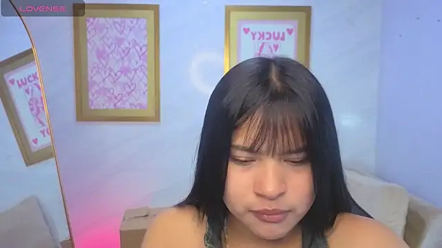 Snapshot of Paulette_v chatting on 04-20-26, 01:03 Paulette v online show from 04-20-26, 01:03