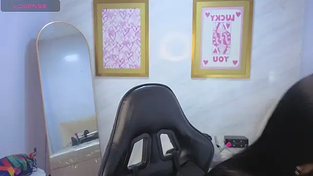 Snapshot of Paulette_v chatting on 06-12-26, 01:20 Paulette v online show from 06-12-26, 01:20