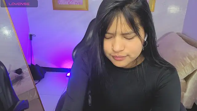 Snapshot of Paulette_v chatting on 05-02-26, 01:05 Paulette v online show from 05-02-26, 01:05