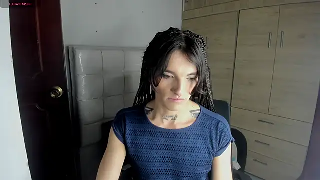 Snapshot of CharlotteWings chatting on 02-21-25, 09:11 CharlotteWings online show from 02-21-25, 09:11