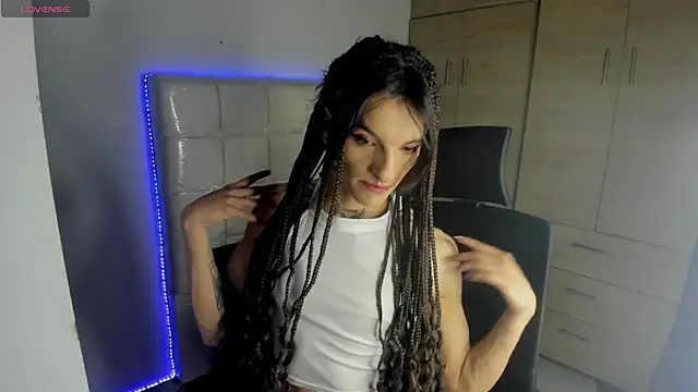 Snapshot of CharlotteWings chatting on 02-27-25, 04:54 CharlotteWings online show from 02-27-25, 04:54