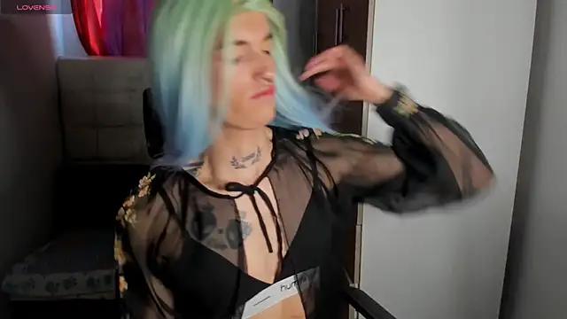 Snapshot of CharlotteWings chatting on 02-05-25, 08:46 CharlotteWings online show from 02-05-25, 08:46