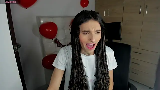 Snapshot of CharlotteWings chatting on 02-17-25, 09:00 CharlotteWings online show from 02-17-25, 09:00