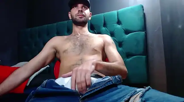 Snapshot of Cristian_white chatting on 02-20-25, 10:15 Cristian white online show from 02-20-25, 10:15