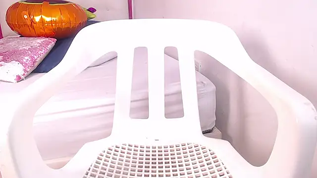 tinyy whore18 online show from 11-04-25, 03:49