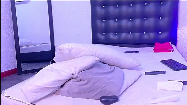 tinyy whore18 online show from 03-18-26, 06:31