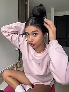 Bella Smiith  online show from 12-22-25, 04:07