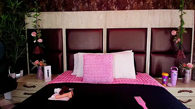 Bella Smiith  online show from 11-08-25, 12:31