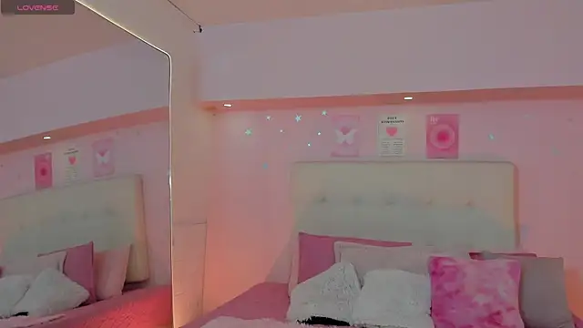 ScarlettDreamss7 online show from 04-14-26, 11:37