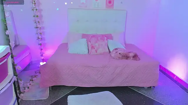 ScarlettDreamss7 online show from 12-18-25, 11:58