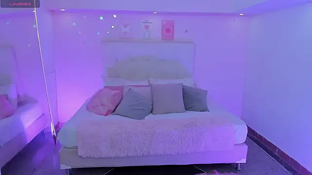ScarlettDreamss7 online show from 04-23-26, 12:00